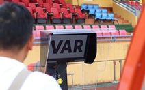 Hình ảnh lần đầu tiên VAR xuất hiện tại V-League