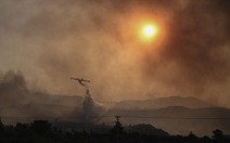 Cháy rừng làm nổ tung kho đạn, Hy Lạp phải di dời nhiều F-16