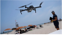 Cảnh sát Mỹ ứng dụng drone bảo vệ khách tắm biển khỏi cá mập tấn công