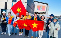 Cổ động viên Việt Nam ở Dunedin đến sân cổ vũ thầy trò HLV Mai Đức Chung