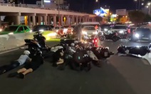 Cảnh sát giao thông vây bắt nhóm 'quái xế' tụ tập đua xe ở cầu Sài Gòn