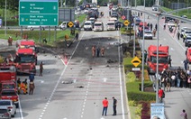 Máy bay lao xuống cao tốc Malaysia, 10 người tử nạn