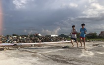 Sân vận động chất đầy rác vì bãi rác đóng cửa
