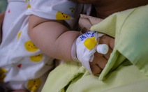 Trẻ 7 ngày tuổi tràn dịch màng phổi do sốt xuất huyết, nhiều ổ dịch dai dẳng ở Hà Nội