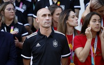 FIFA ra án phạt chủ tịch bóng đá Tây Ban Nha sau vụ hôn môi