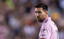 Messi mờ nhạt trước sự chứng kiến của chủ tịch FIFA