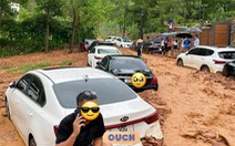 Hàng chục ô tô bị mắc kẹt vì đất đá vùi lấp bánh xe, huyện Sóc Sơn nói gì?