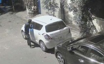 Khởi tố hai người đập kính ô tô trộm cắp tài sản