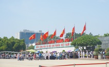 Hàng vạn người dân vào Lăng viếng Bác Hồ ngày lễ 2-9