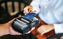 Giao dịch rút tiền mặt qua ATM giảm cả số lượng và giá trị