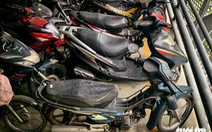 Cách nào xử lý hàng trăm xe máy bị ‘bỏ quên’ ở sân bay Tân Sơn Nhất?