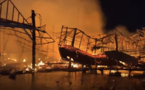 Chợ nổi Pattaya cháy lớn, tiểu thương nhảy sông thoát thân