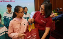 Trao 200 suất học bổng Gieo mầm tri thức cho học sinh Nam Định