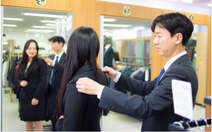 Hàn Quốc mở dịch vụ cho thuê miễn phí trang phục phỏng vấn xin việc