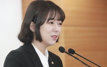 Nữ nghị sĩ Hàn Quốc xinh đẹp đổ máu vì bị người lạ tấn công