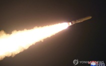 Triều Tiên lại phóng nhiều tên lửa, cảnh báo cuộc chiến chết người