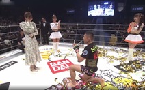 Võ sĩ Nhật Bản cầu hôn bạn gái sau khi đoạt đai vô địch