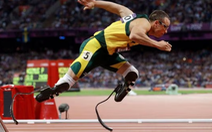‘Người không chân chạy nhanh nhất hành tinh’ Oscar Pistorius được ra tù