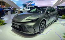 Toyota Camry 2025 ra mắt Việt Nam: Có cả thuần xăng và hybrid, giá từ 1,22 tỉ đồng