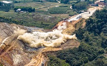 Nổ mìn, xẻ núi làm đường cao tốc lên tới Hà Giang