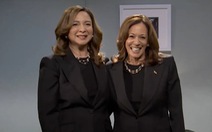 Bà Kamala Harris xuất hiện cùng bản sao của mình trên chương trình hài của Mỹ