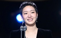 Kim Go Eun nhận giải Nữ diễn viên chính xuất sắc nhất tại Rồng Xanh 2024