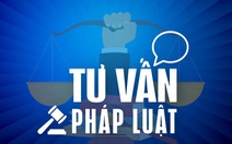 Đang đậu xe thì bị tông vào, bị giữ giấy phép lái xe hơn 1 năm, giải quyết thế nào?