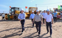 Thủ tướng kiểm tra hiện trường, thúc tiến độ 2 dự án cao tốc vùng Đông Nam Bộ