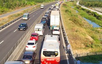 Tai nạn liên hoàn trên cao tốc Trung Lương - Mỹ Thuận, kẹt xe kéo dài