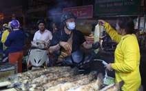 Ngày vía Thần tài: Đổ xô mua cá lóc nướng, có gian hàng đã bán hơn 3.000 con