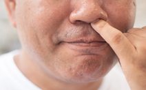 Nghiên cứu mới: Ngoáy mũi thường xuyên có thể gây bệnh Alzheimer