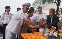 Dâng hương tưởng niệm liệt sĩ hy sinh trong trận Gạc Ma ở Đà Nẵng