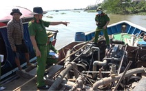 Bộ Công an bắt 16 sà lan bơm hút cát trái phép trên sông Tiền