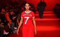 Bạn gái Cristiano Ronaldo gây choáng tại Tuần lễ thời trang Paris