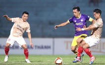 Sân xấu vẫn là vấn đề của V-League