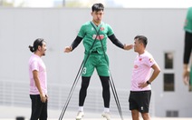 U23 Việt Nam luyện thể lực bằng dây chun dưới trời nắng gắt
