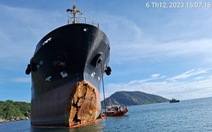 Con tàu ‘ma’ được kéo ra khỏi biển Cù Lao Chàm, đi Hải Phòng