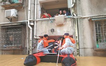 Trung Quốc sơ tán những người bị mắc kẹt sau mưa lớn