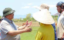 Thủ tướng Phạm Minh Chính ra đồng thăm bà con vùng nắng hạn Ninh Thuận
