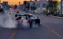 Siêu xe McLaren toác đầu khi tài xế trổ tài drift