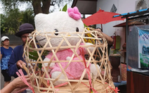 Bàn luận tưng bừng vụ người Thái dùng mèo Doraemon, Hello Kitty cầu mưa