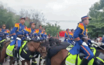 Diễu binh, diễu hành 70 năm Chiến thắng Điện Biên Phủ: Người dân trầm trồ xem kỵ binh trên phố