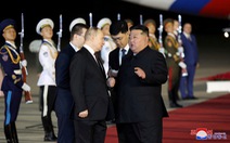 Ông Kim Jong Un đón ông Putin tại sân bay Bình Nhưỡng lúc rạng sáng