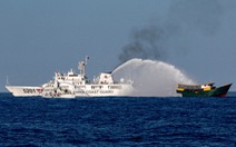 Trung Quốc tố binh sĩ Philippines chĩa súng vào tàu hải cảnh gần bãi Cỏ Mây