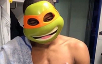 Mbappe cười ngất khi bị đồng đội troll với mặt nạ ‘ninja rùa’