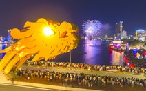 Pháo hoa rực rỡ 'bùng cháy' trên sông Hàn trong đêm khai mạc
