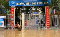 Trường học trở thành nơi sơ tán: Thấm đẫm tình người trong mưa lũ