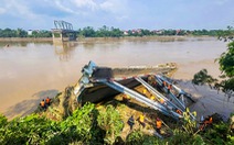 Phát hiện thi thể một phụ nữ trên sông Hồng, xác định là nạn nhân vụ sập cầu Phong Châu