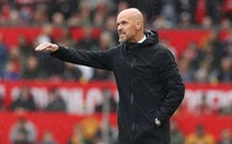 HLV Ten Hag tuyên bố sẽ giành cúp dù thảm bại trước Liverpool