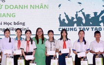 Lan tỏa yêu thương, trao học bổng cho học sinh mồ côi do dịch COVID-19